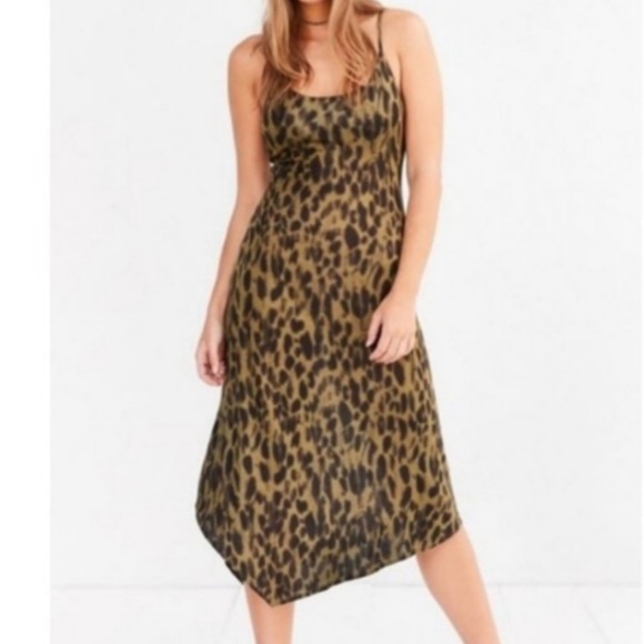 UO Silence + Noise Green Leopard Cheetah Asymmetric Green Midi Dress NWT - Picture 1 of 10